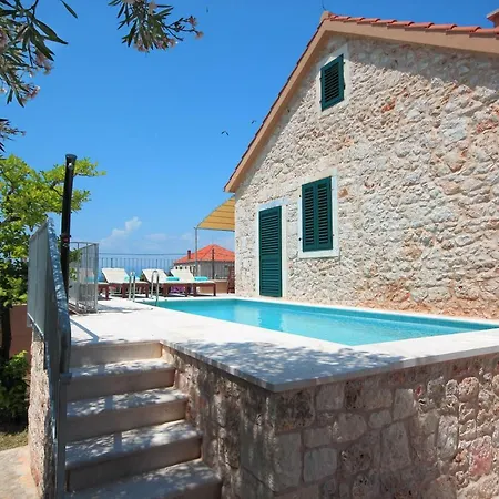 Villa Island Stonehouse Kala Mendula Sutivan