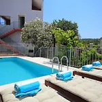 Island Stonehouse Kala Mendula * Sutivan