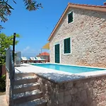 Villa Island Stonehouse Kala Mendula Sutivan