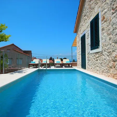 Island Stonehouse Kala Mendula