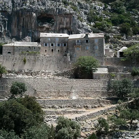 Island Stonehouse Kala Mendula * 수티반