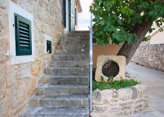 Villa Island Stonehouse Kala Mendula Sutivan