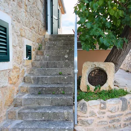 Villa Island Stonehouse Kala Mendula Sutivan