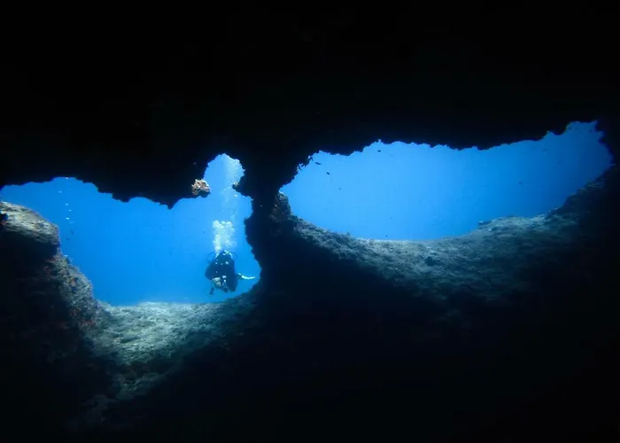 Island Stonehouse Kala Mendula Sutivan