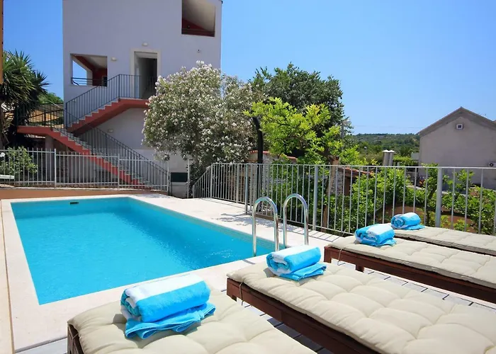 Island Stonehouse Kala Mendula * Sutivan