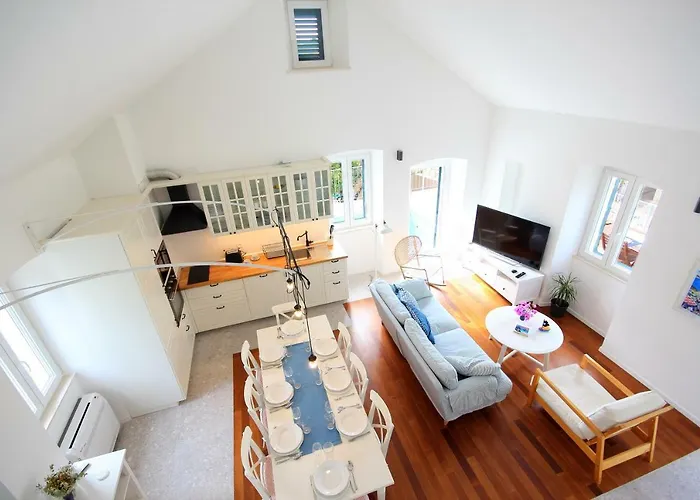 Island Stonehouse Kala Mendula * Sutivan